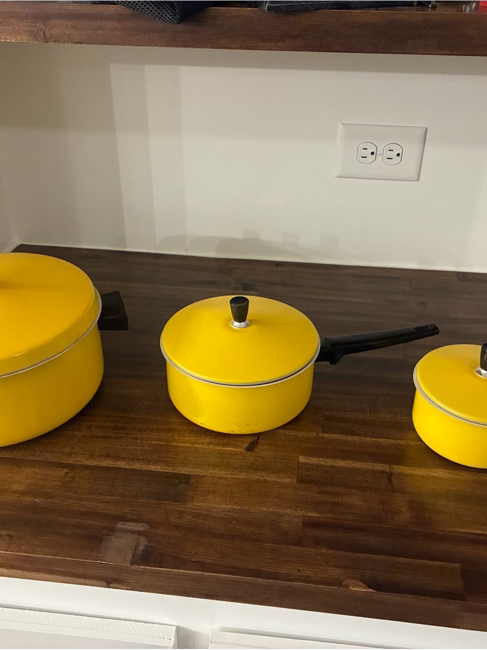 Yellow Enamel Saucepan with Lid - Classic Kitchen Essential
